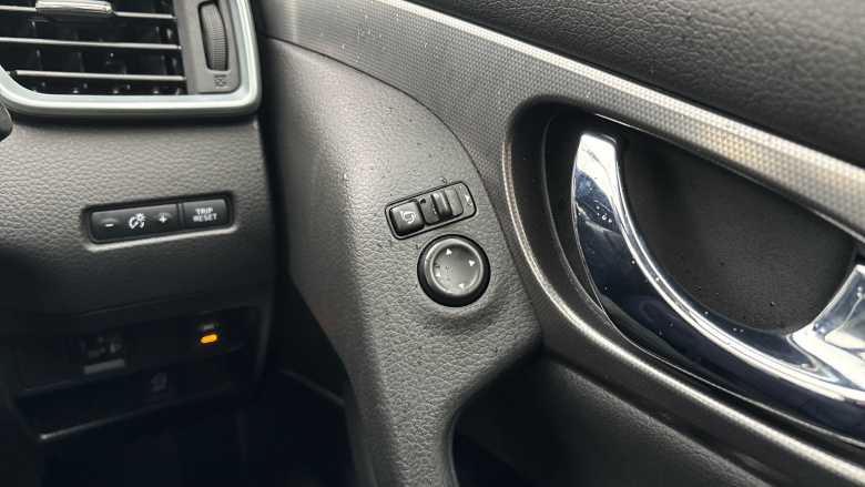 Nissan Qashqai 1.2 DiG-T N-Connecta 5dr Petrol Hatchback